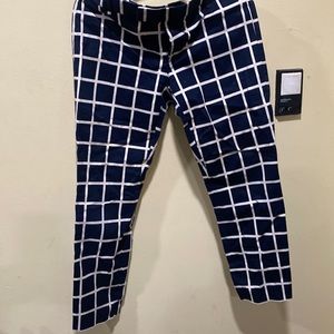 Size four gap crop pants. Size 4